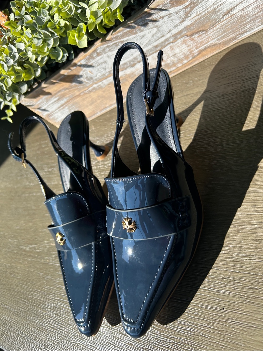 Women’s Navy Patent Slingback Kitten Heel with Decorative Gold Accent. Size 6.5 - Picture 4 of 13